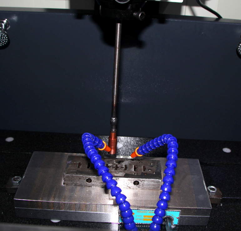 旭錦塑膠模具-工模部 旭錦塑膠模具-工模部