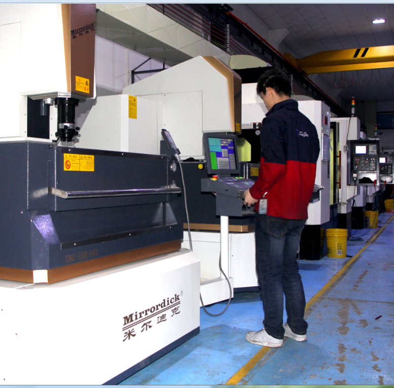 旭錦塑膠模具-工作人員 旭錦塑膠模具-工作人員