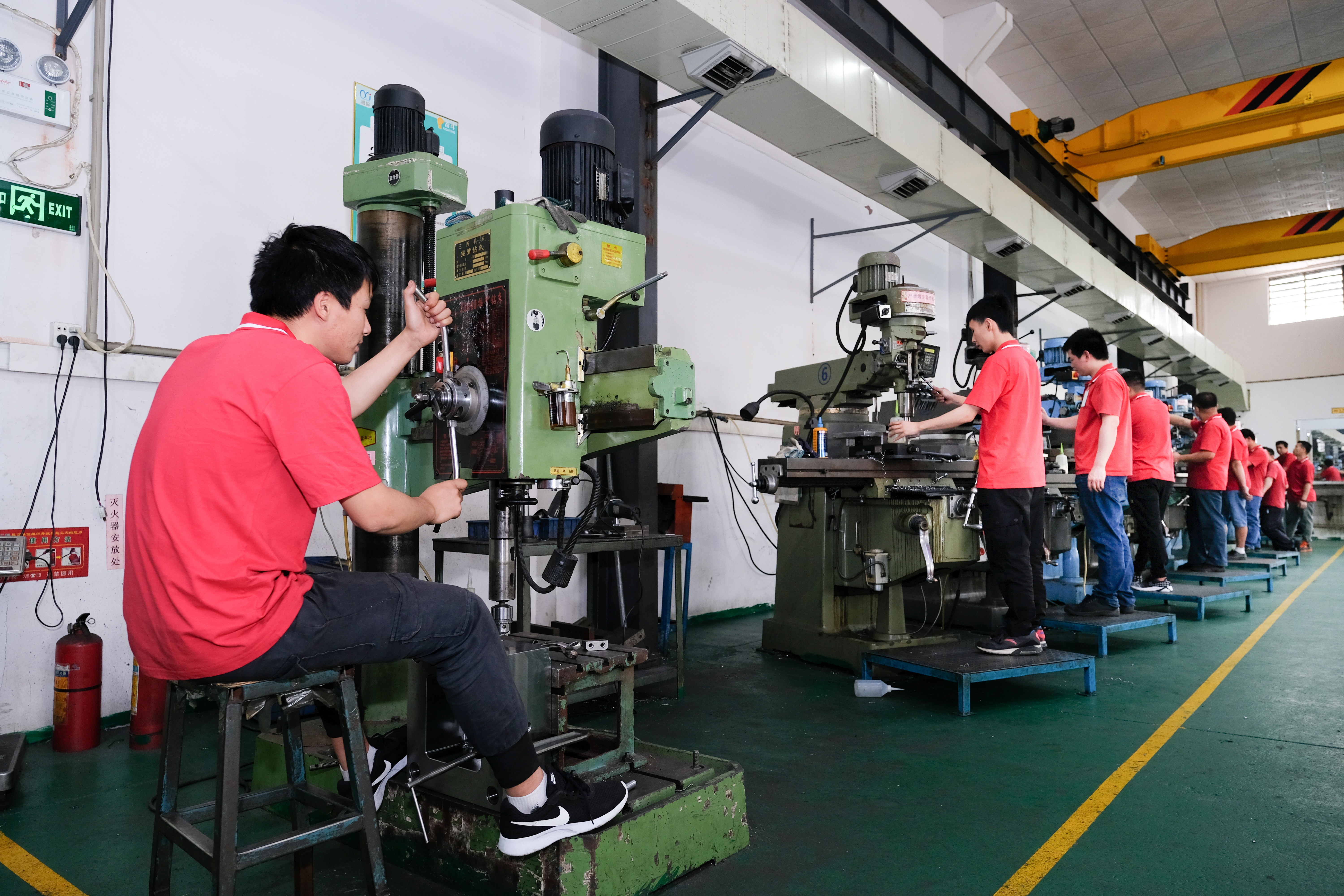 旭錦注塑模具加工工廠銑床車間一角 旭錦注塑模具加工工廠銑床車間一角